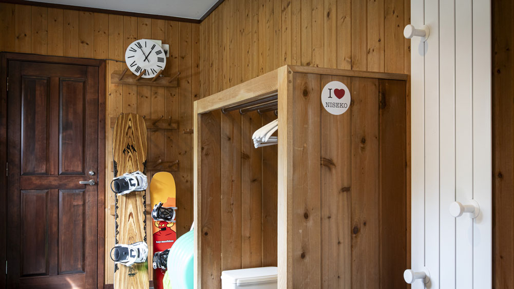 Casa La Mount  - Spacious ski storage and laundry room